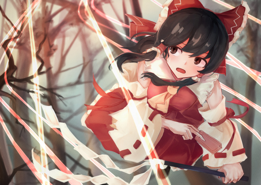 1girl ascot black_hair bow brown_eyes detached_sleeves flying gohei hair_bow hair_tubes hakurei_reimu highres holding light_trail long_hair looking_to_the_side ofuda open_mouth red_bow red_skirt ribbon_trim skirt skirt_set solo taguno touhou v-shaped_eyebrows wide_sleeves