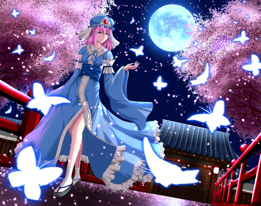 1girl blue_moon butterfly cherry_blossoms collarbone ddfftasogare full_moon hat highres japanese_clothes moon pink_eyes pink_hair saigyouji_yuyuko smile solo touhou triangular_headpiece walking zouri