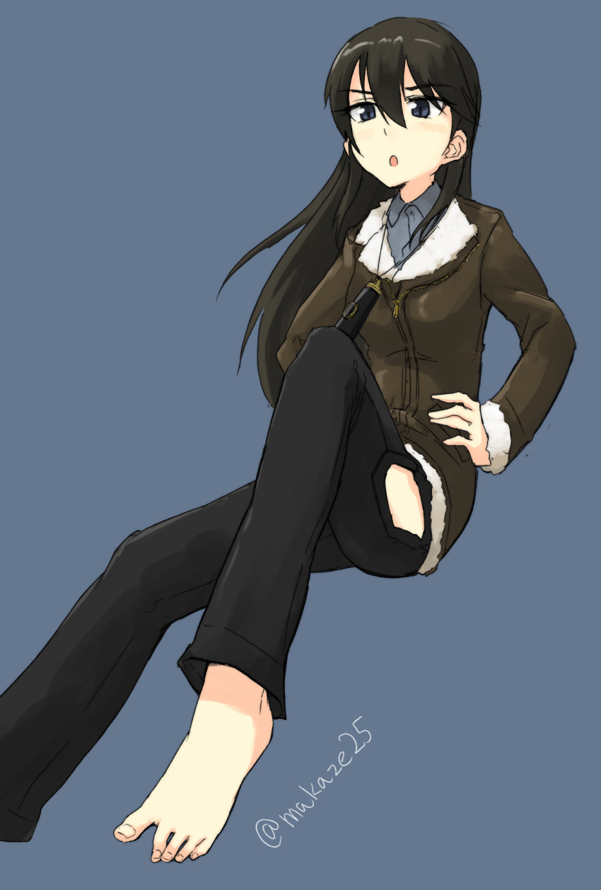 &gt;:o 1girl :o adolfine_galland barefoot black_hair black_pants blue_background blue_eyes bomber_jacket feet hands_on_hips highres long_hair makaze_hoihoi_chaahan_joutai open_mouth pants simple_background sitting solo spyglass strike_witches toes twitter_username