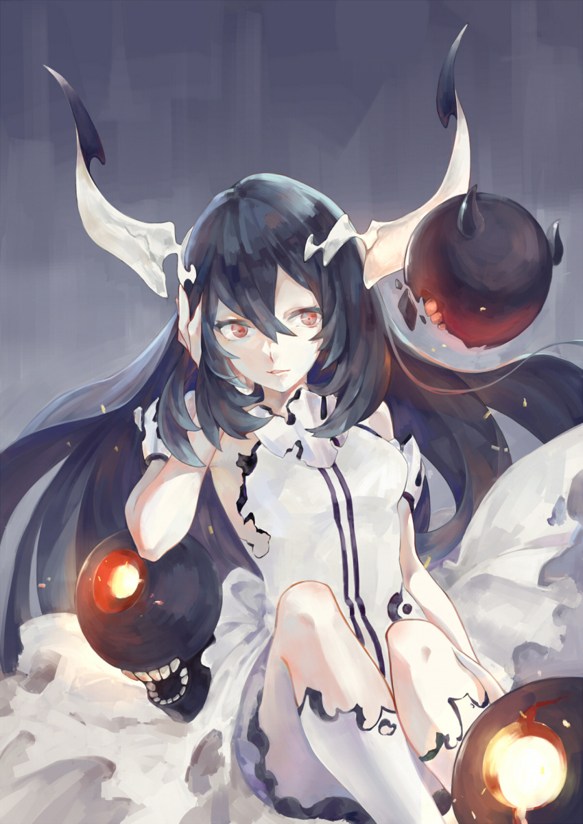 1girl anchorage_water_oni bare_shoulders black_hair dress gradient_hair grey_background hand_in_hair highres horns kantai_collection long_hair looking_at_viewer multicolored_hair pale_skin parted_lips red_eyes roong shinkaisei-kan sleeveless solo very_long_hair white_dress