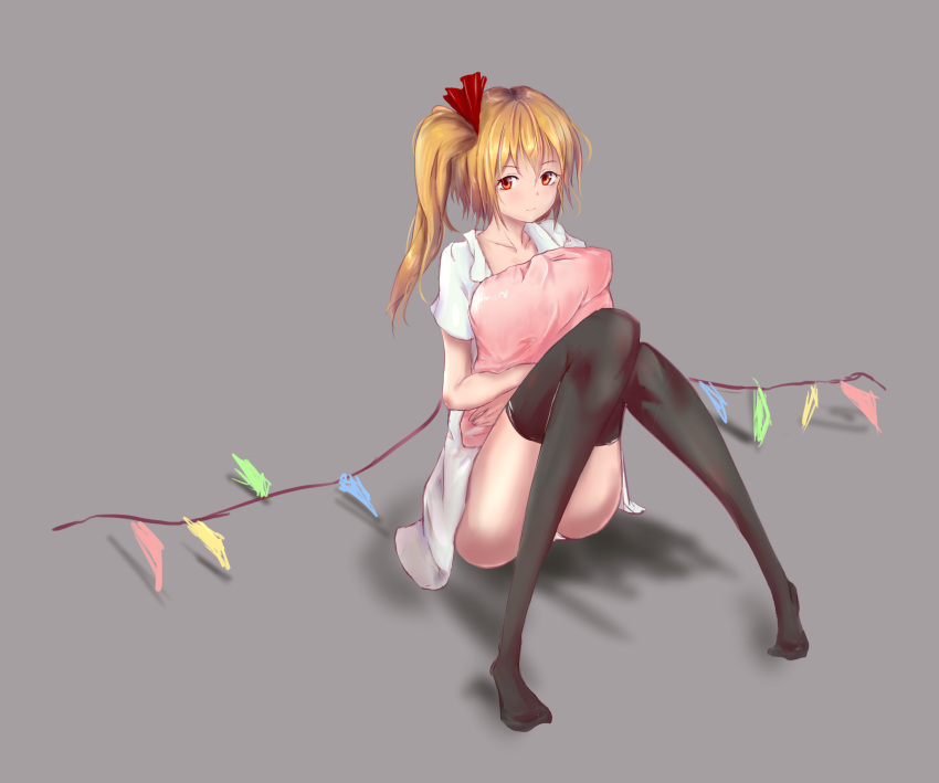 1girl asymmetrical_hair asymmetrical_wings blonde_hair flandre_scarlet highres homo_1121 looking_at_viewer object_hug pillow pillow_hug red_eyes side_ponytail simple_background sitting smile touhou white_blouse wings