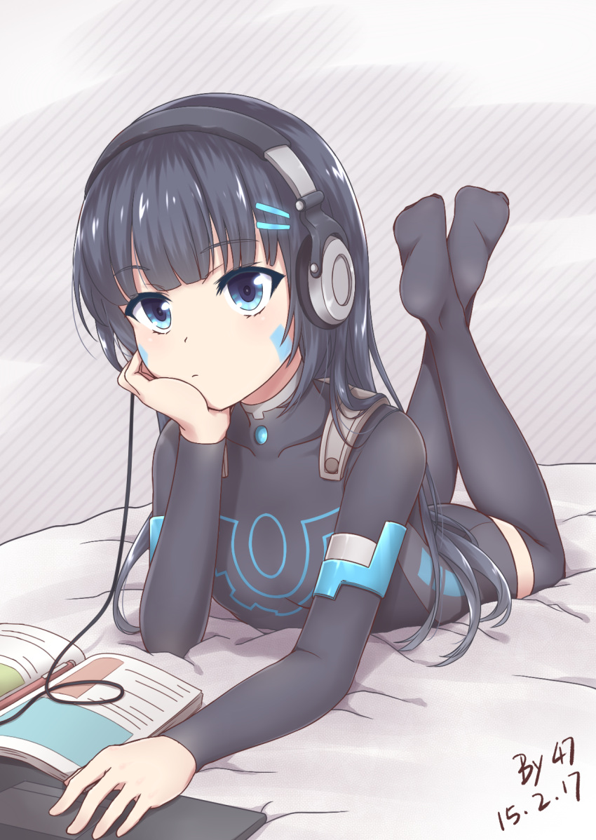 1girl 47_(479992103) bangs bed_sheet black_hair black_legwear blue_eyes blunt_bangs book chin_rest colored_eyelashes computer crossed_legs dated facepaint facial_mark frown full_body genderswap glowing grey_background hair_ornament hairclip hand_on_own_chin headphones highres laptop legs_up long_hair looking_at_viewer lying maplestory on_bed on_stomach open_book pen signature small_breasts solo striped striped_background thigh-highs turtleneck unitard xenon_(maplestory)
