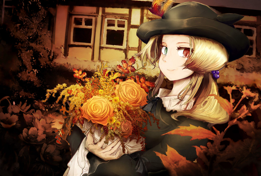 1girl black_dress blonde_hair bouquet closed_mouth dress feathers final_fantasy final_fantasy_xiv flower garden green_eyes hat hat_feather heterochromia highres holding leaf long_hair looking_at_viewer miqo'te red_eyes smile solo upper_body yoshioka_yoshiko