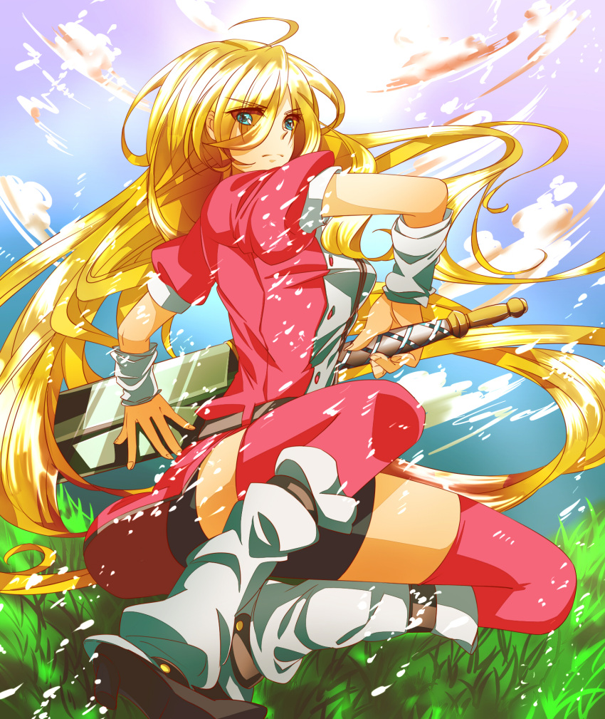 1girl 2_alice_2 black_shorts blonde_hair blue_eyes densetsu_no_yuusha_no_densetsu ferris_eris grass highres long_hair looking_at_viewer outdoors pink_hair shorts sky solo sword thigh-highs weapon