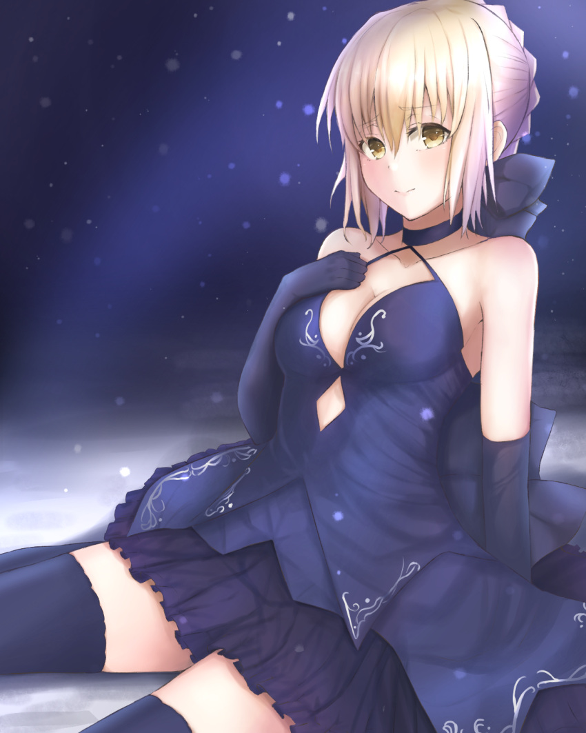 1girl blonde_hair blush breasts cleavage dress elbow_gloves fate/grand_order fate/stay_night fate_(series) gloves highres maosame saber saber_alter solo thigh-highs yellow_eyes zettai_ryouiki