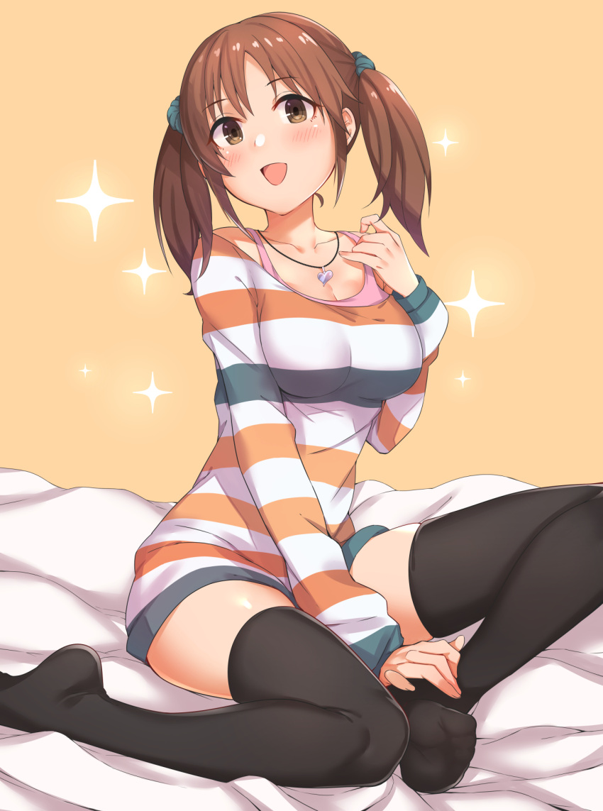 1girl bangs beige_background black_legwear blush breasts brown_eyes brown_hair cleavage collarbone eyebrows eyebrows_visible_through_hair hair_ornament hair_scrunchie heart heart_necklace highres idolmaster idolmaster_cinderella_girls inuhasiru large_breasts long_sleeves looking_at_viewer no_shoes off_shoulder on_bed scrunchie shirt sitting smile solo sparkle striped striped_shirt thigh-highs totoki_airi twintails