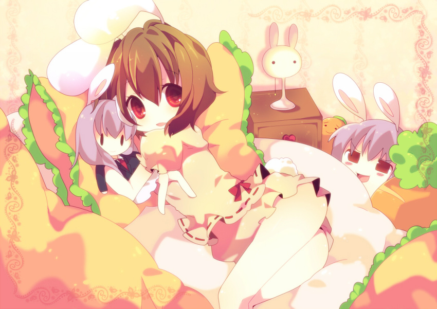 ana_(rznuscrf) animal_ears bed blush brown_hair bunny_ears bunny_tail character_doll child doll inaba_tewi lamp legs looking_back pillow purple_hair rabbit_ears red_eyes reisen_udongein_inaba tail thighs touhou yukkuri_shiteitte_ne
