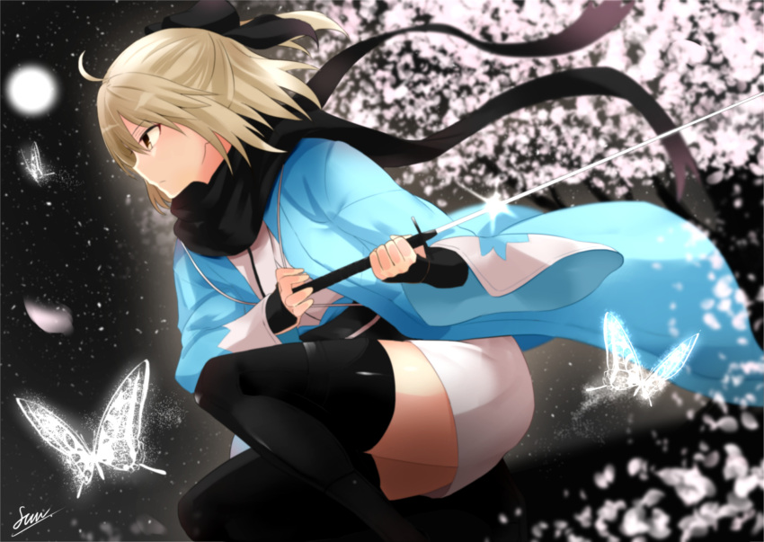 1girl ahoge black_legwear blonde_hair bow brown_eyes butterfly expressionless fate/grand_order fate_(series) fuu_(fuore) hair_bow highres holding_sword holding_weapon katana long_sleeves okita_souji sakura_saber scarf short_hair solo sword thigh-highs traditional_clothes weapon zettai_ryouiki