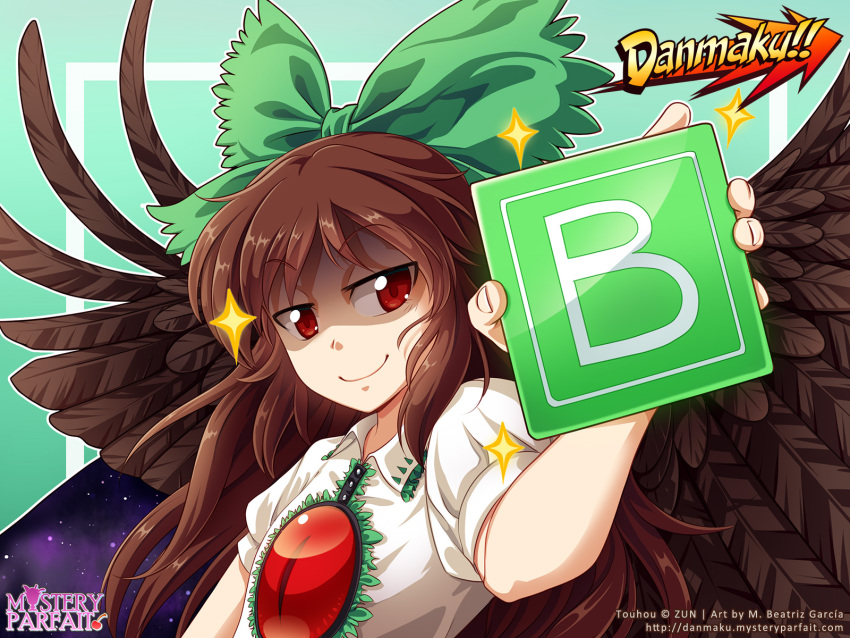 1girl artist_name bird_wings black_hair black_wings bow cape collared_shirt commentary copyright_name danmaku!! green_bow hair_bow highres holding jitome long_hair looking_at_viewer m._beatriz_garcia power-up red_eyes reiuji_utsuho shaded_face shirt short_sleeves smile smug solo space sparkle star third_eye touhou upper_body wallpaper watermark white_shirt wings