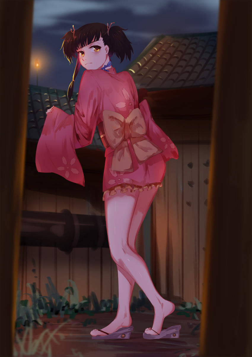 1girl bangs bare_legs beige_bow blue_ribbon blunt_bangs blush building choker closed_mouth from_behind frown geta hair_ribbon highres house japanese_clothes kimono koutetsujou_no_kabaneri lantern light long_sleeves looking_at_viewer looking_back mud mumei_(kabaneri) night no_legwear pipes ponytail red_ribbon ribbon rooftop sandals short_twintails solo twintails wide_sleeves wujia_xiaozi yellow_eyes