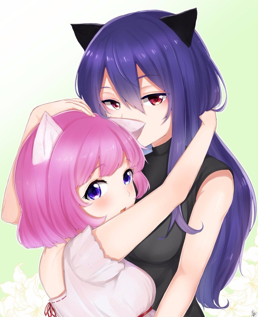 2girls animal_ears black_shirt breasts fang hair_between_eyes hand_in_another's_hair hand_on_another's_head highres long_hair mizuiro_32 multiple_girls open_mouth original pink_hair red_eyes ribbon_trim shirt short_sleeves sleeveless sleeveless_shirt very_long_hair violet_eyes