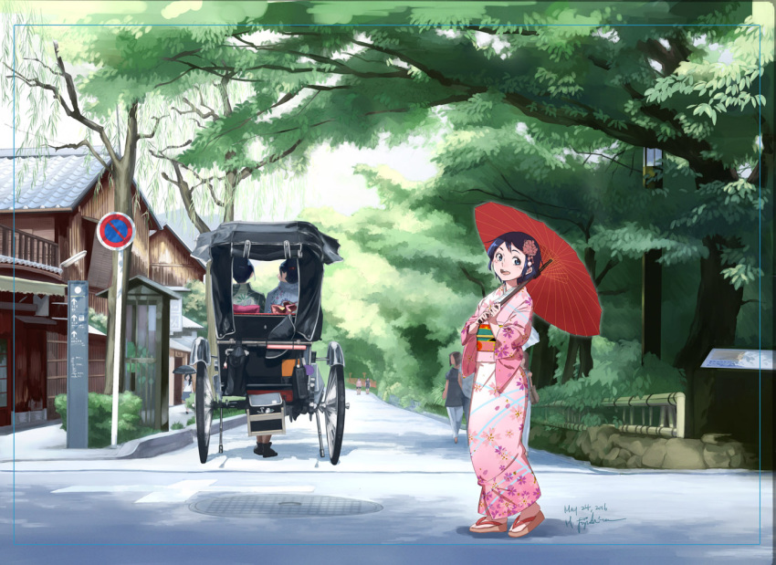 3girls architecture black_hair blurry blush commentary dated depth_of_field east_asian_architecture flower green_eyes hair_flower hair_ornament house japanese_clothes kimono kyoto looking_at_viewer multiple_girls obi open_mouth oriental_umbrella original ramii real_world_location rickshaw road road_sign sash scenery short_hair sign signature smile street tree umbrella viewfinder yukata zouri