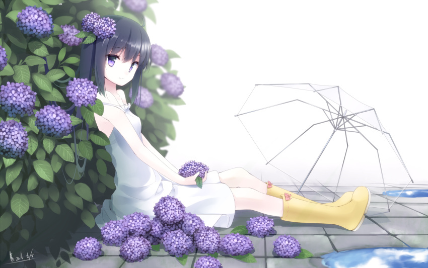 1girl ahoge bare_shoulders black_hair boots bow dated dress flower from_side hair_flower hair_ornament highres holding holding_flower hydrangea leaf long_hair looking_at_viewer makadamixa original outdoors rubber_boots signature sitting smile solo strap_slip umbrella violet_eyes water white_dress yellow_boots