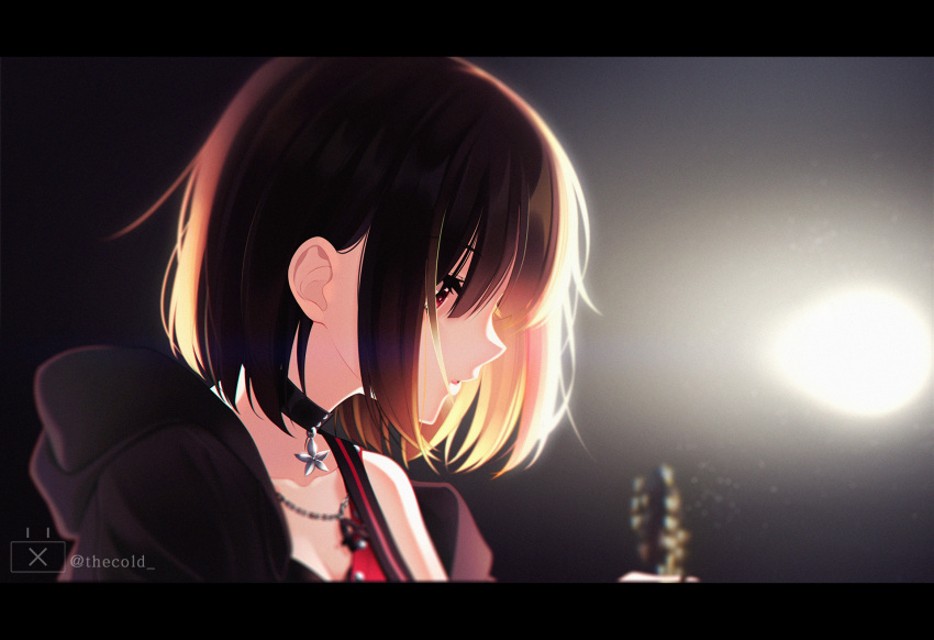 1girl bang_dream! bangs black_choker black_hair black_jacket blonde_hair blurry blurry_background choker collarbone commentary depth_of_field english_commentary eyebrows_visible_through_hair hair_between_eyes highres hood hood_down hooded_jacket jacket letterboxed looking_away mitake_ran parted_lips profile red_eyes solo the_cold twitter_username upper_body