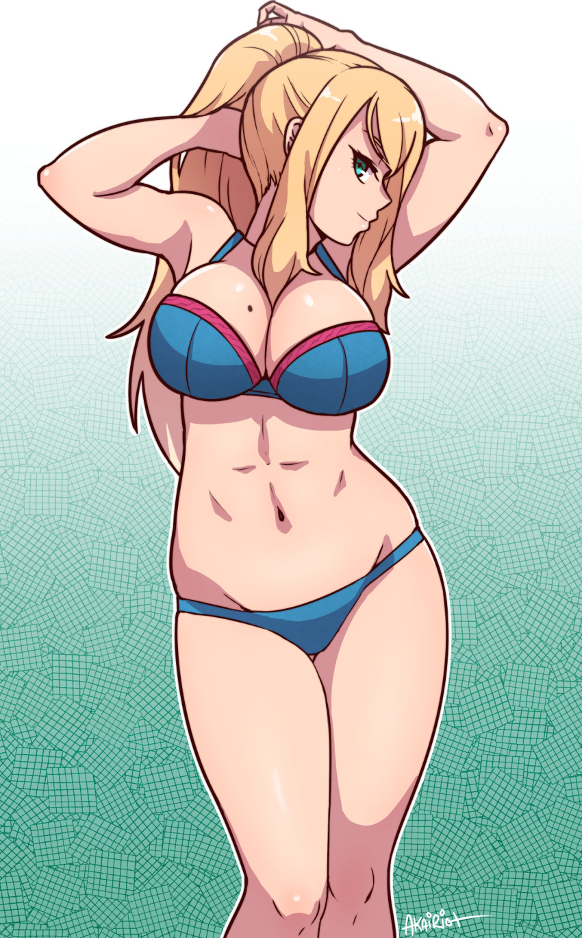 1girl abs akairiot arms_up bikini blonde_hair breasts cleavage female green_background green_eyes highres large_breasts looking_at_viewer metroid mole mole_on_breast navel nintendo ponytail samus_aran solo swimsuit