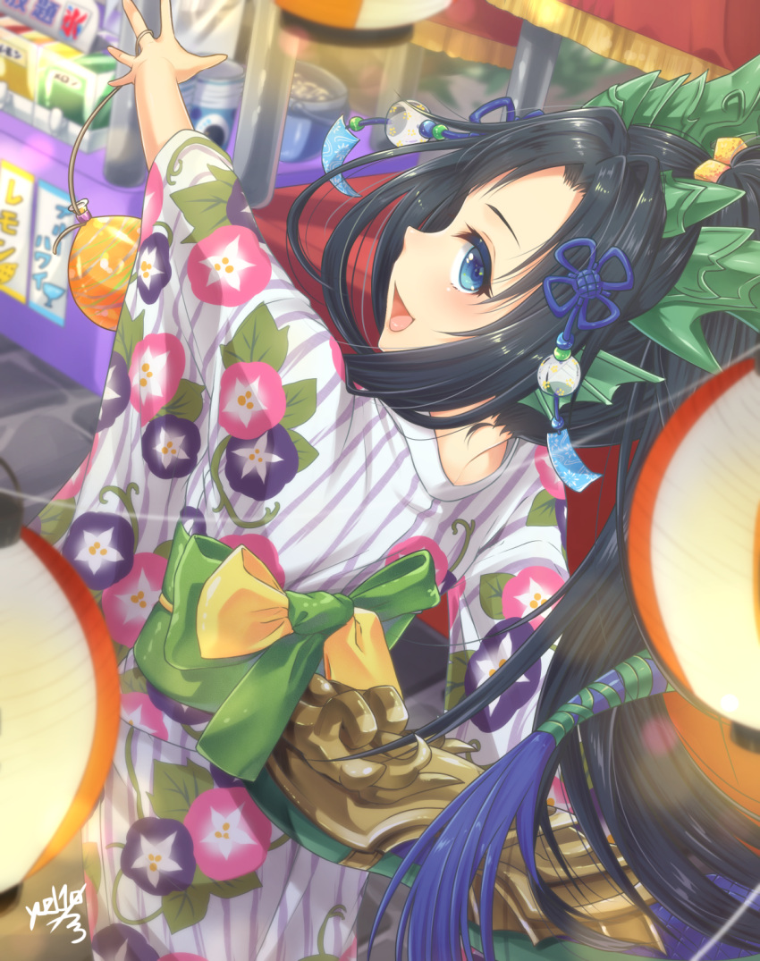1girl :d alternate_costume back bangs beads black_hair blue_eyes blurry blush depth_of_field dragon_girl dragon_horns dragon_tail dutch_angle eyelashes floral_print from_behind hair_cubes hair_ornament hairclip head_fins highres horns japanese_clothes karin_(p&amp;d) kimono lantern long_hair long_sleeves looking_at_viewer looking_back open_mouth outdoors outstretched_arm paper_lantern pavement print_kimono puzzle_&amp;_dragons shop signature smile solo sphere spread_fingers striped striped_kimono summer tail vertical_stripes walking water_yoyo wide_sleeves yukata yuzutosen
