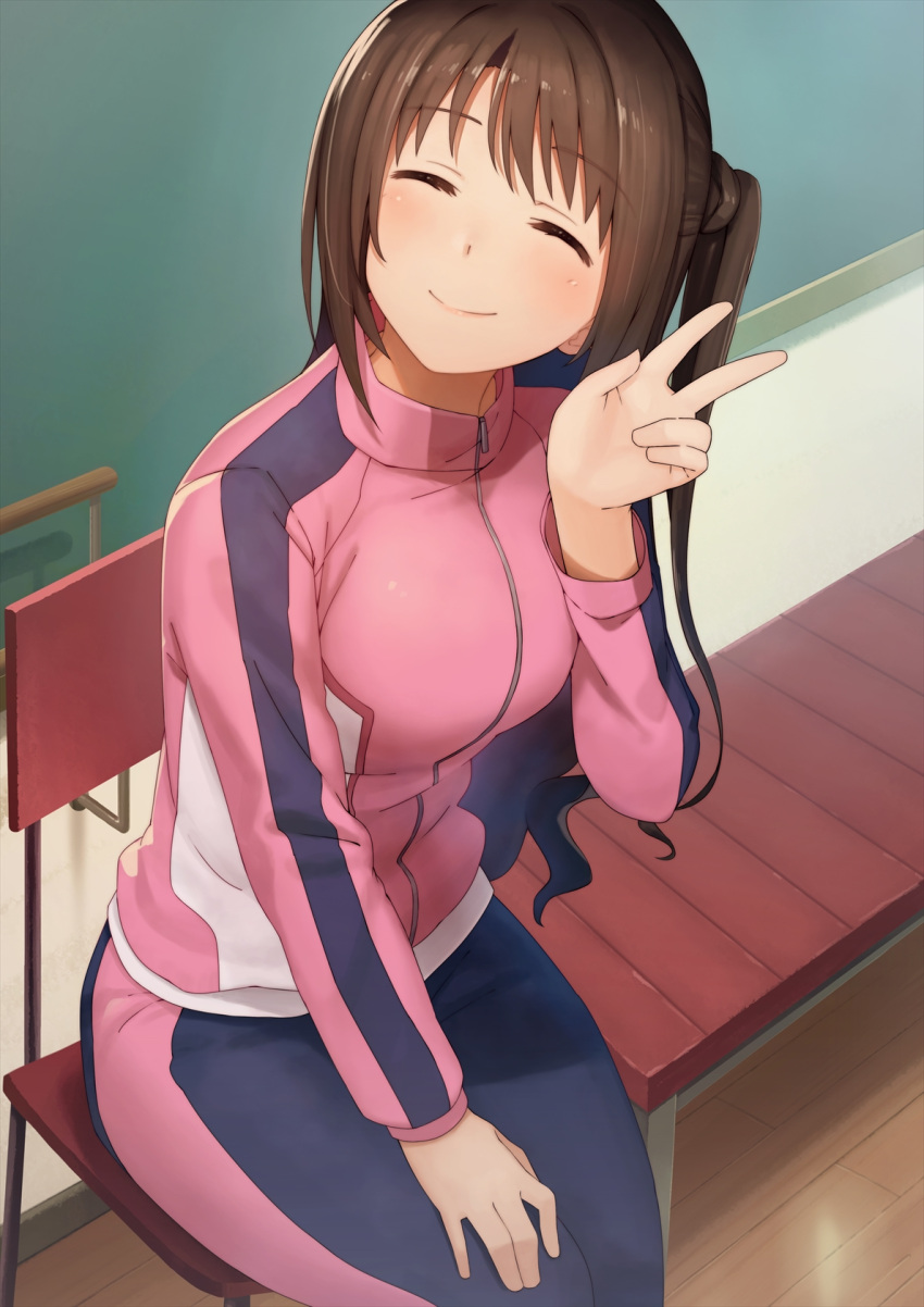 1girl bangs bench blush breasts brown_hair chair chalkboard classroom closed_mouth dacchi eyebrows eyebrows_visible_through_hair from_above hand_on_own_thigh highres idolmaster idolmaster_cinderella_girls indoors jacket long_hair long_sleeves medium_breasts one_side_up running_bond shimamura_uzuki sitting smile solo track_jacket track_suit v wall wooden_floor zipper