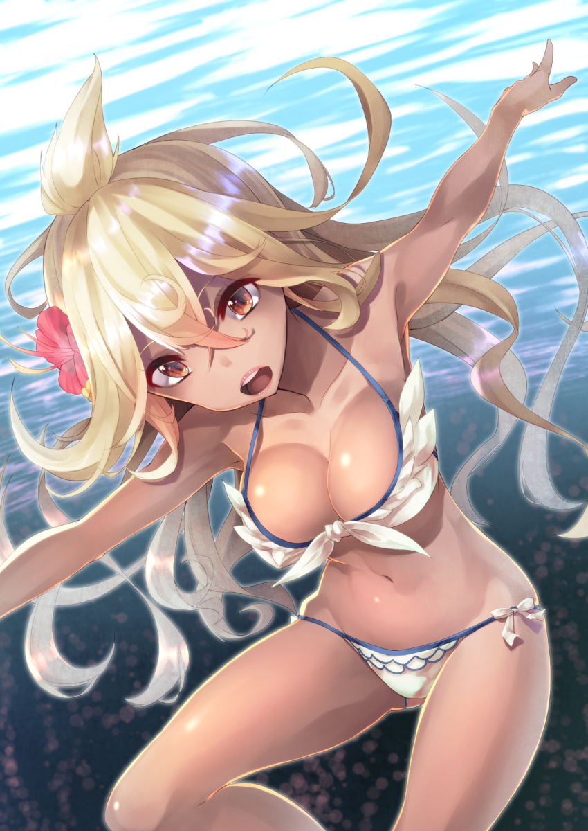 1girl ahoge ass_visible_through_thighs bangs bare_arms bikini bow breasts cleavage collarbone dark_skin eyelashes flower front-tie_bikini front-tie_top gradient_hair granblue_fantasy hair_between_eyes hair_flower hair_ornament halter_top halterneck hibiscus highres long_hair looking_at_viewer medium_breasts multicolored_hair navel open_mouth orange_eyes outstretched_arms pink_lips red_flower saraki solo spread_arms stomach swimsuit the_order_grande white_bikini white_bow white_hair
