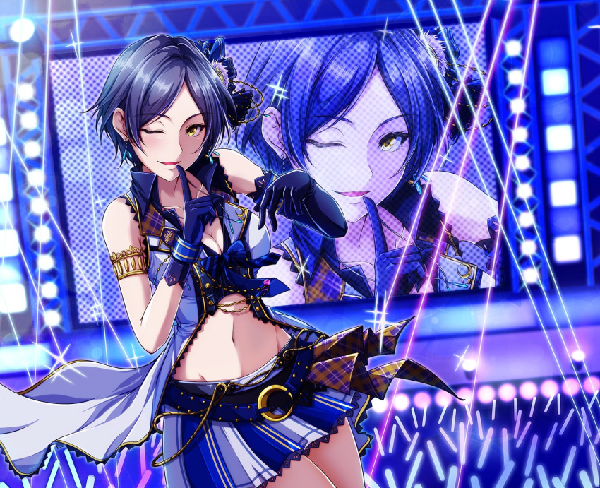 1girl asymmetrical_gloves bangs black_hair breasts concert elbow_gloves finger_to_mouth gloves glowstick hagane_soushi hayami_kanade highres idolmaster idolmaster_cinderella_girls idolmaster_cinderella_girls_starlight_stage looking_at_viewer navel one_eye_closed open_mouth parted_bangs short_hair smile solo yellow_eyes zoom_layer