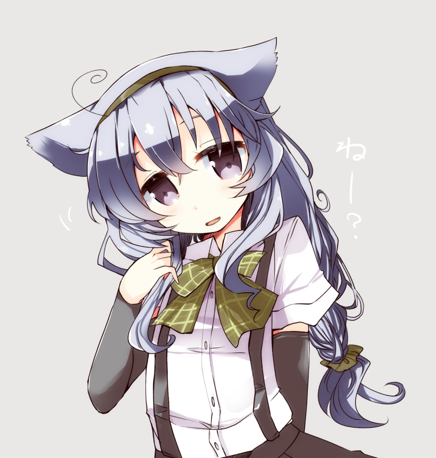 1girl animal_ears arm_behind_back ascot bow bowtie braid cat_ears green_ribbon grey_background grey_eyes hair_ornament hairband highres kantai_collection long_hair looking_at_viewer open_mouth pleated_skirt ribbon school_uniform shirogane_(platinum) shirt sidelocks silver_hair single_braid skirt smile solo suspender_skirt suspenders text wavy_hair white_shirt yamagumo_(kantai_collection)