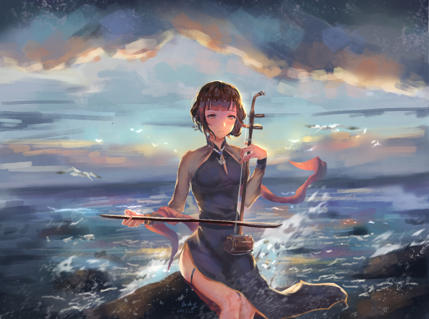 1girl anchor backlighting bangs bird black_dress blunt_bangs brown_hair china_dress chinese_clothes clouds cloudy_sky commentary_request cowboy_shot dress erhu instrument jewelry long_sleeves music necklace ocean orange_eyes outdoors playing_instrument remodel_(zhan_jian_shao_nyu) sash seagull signature sitting sky solo thigh_strap tied_hair waves yat_sen_(zhan_jian_shao_nyu) zhan_jian_shao_nyu