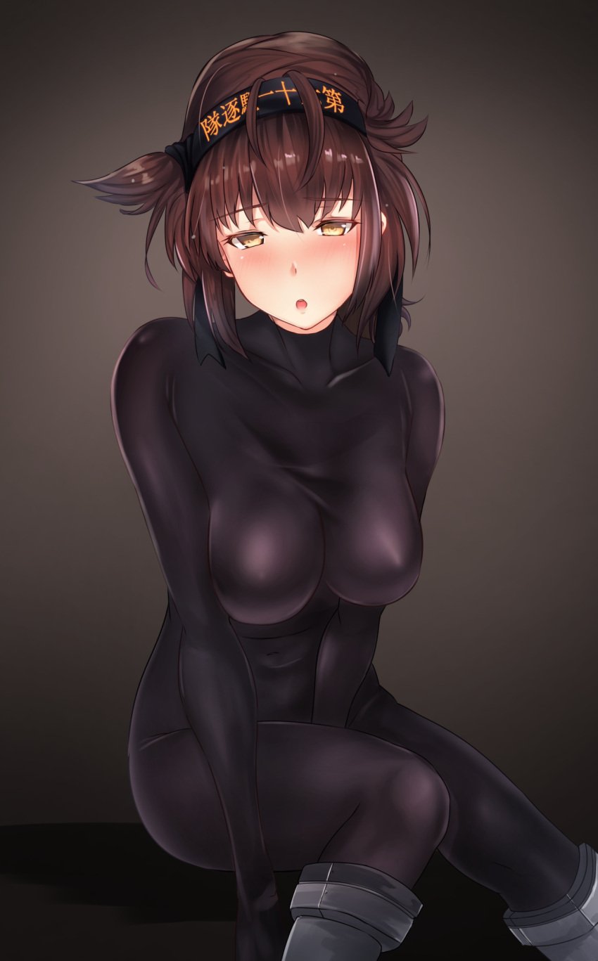 1girl blush bodysuit boots breasts brown_hair collarbone eyebrows eyebrows_visible_through_hair hair_between_eyes hair_flaps half-closed_eyes hatsuzuki_(kantai_collection) headband highres kantai_collection looking_at_viewer medium_breasts open_mouth shadow short_hair simple_background sitting solo untsue yellow_eyes