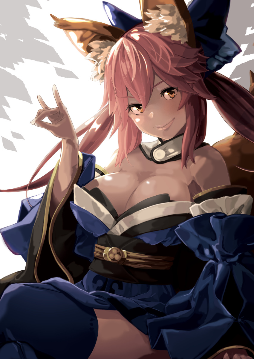 1girl absurdres animal_ears blue_legwear bow breasts cleavage detached_sleeves fate/extra fate/grand_order fate_(series) fox_ears fox_tail hair_bow hair_ribbon highres japanese_clothes large_breasts lips looking_at_viewer pink_hair ribbon simple_background solo tail tamamo_(fate)_(all) tamamo_no_mae_(fate) thigh-highs torimahera yellow_eyes