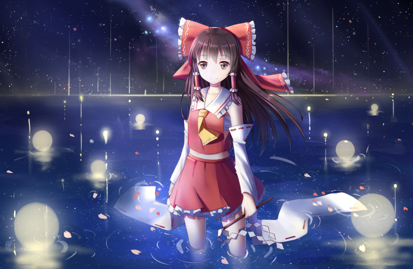 1girl ascot bow brown_eyes brown_hair collarbone commentary_request cowboy_shot detached_sleeves falling_star frilled_shirt_collar frills gohei hair_between_eyes hair_bow hair_tubes hakurei_reimu highres horizon ji_dao_ji light_particles long_hair looking_at_viewer midriff night petals_on_water red_bow red_shirt red_skirt ribbon-trimmed_sleeves ribbon_trim ripples sarashi shirt sidelocks skirt sky smile solo standing star_(sky) starry_sky touhou wading water wide_sleeves
