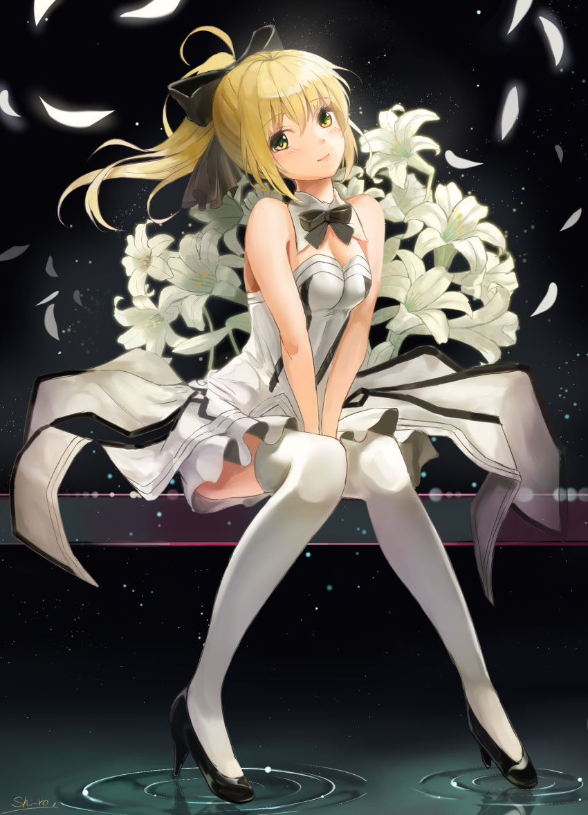 1girl between_legs black_bow blonde_hair bow bowtie breasts cleavage dress eyebrows eyebrows_visible_through_hair fate/unlimited_codes fate_(series) green_eyes hair_bow hand_between_legs head_tilt highres long_hair looking_at_viewer medium_breasts ponytail saber saber_lily shi-ro signature sitting solo strapless strapless_dress thigh-highs white_dress white_feathers white_legwear