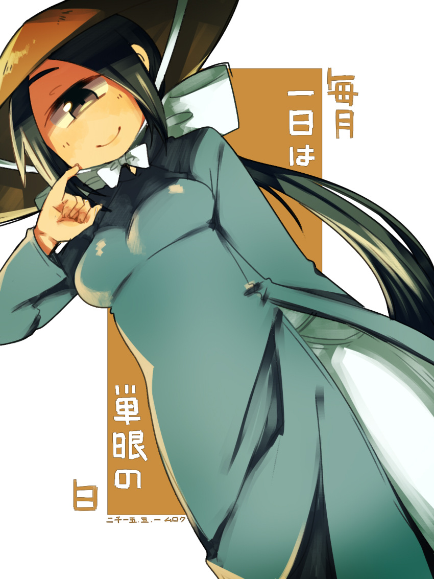 1girl bow breasts brown_background brown_eyes coat cyclops dutch_angle finger_to_cheek green_hair hat highres looking_at_viewer medium_breasts muroku_(aimichiyo0526) one-eyed original pinky_out rice_hat smile solo translation_request two-tone_background vietnamese_dress white_background