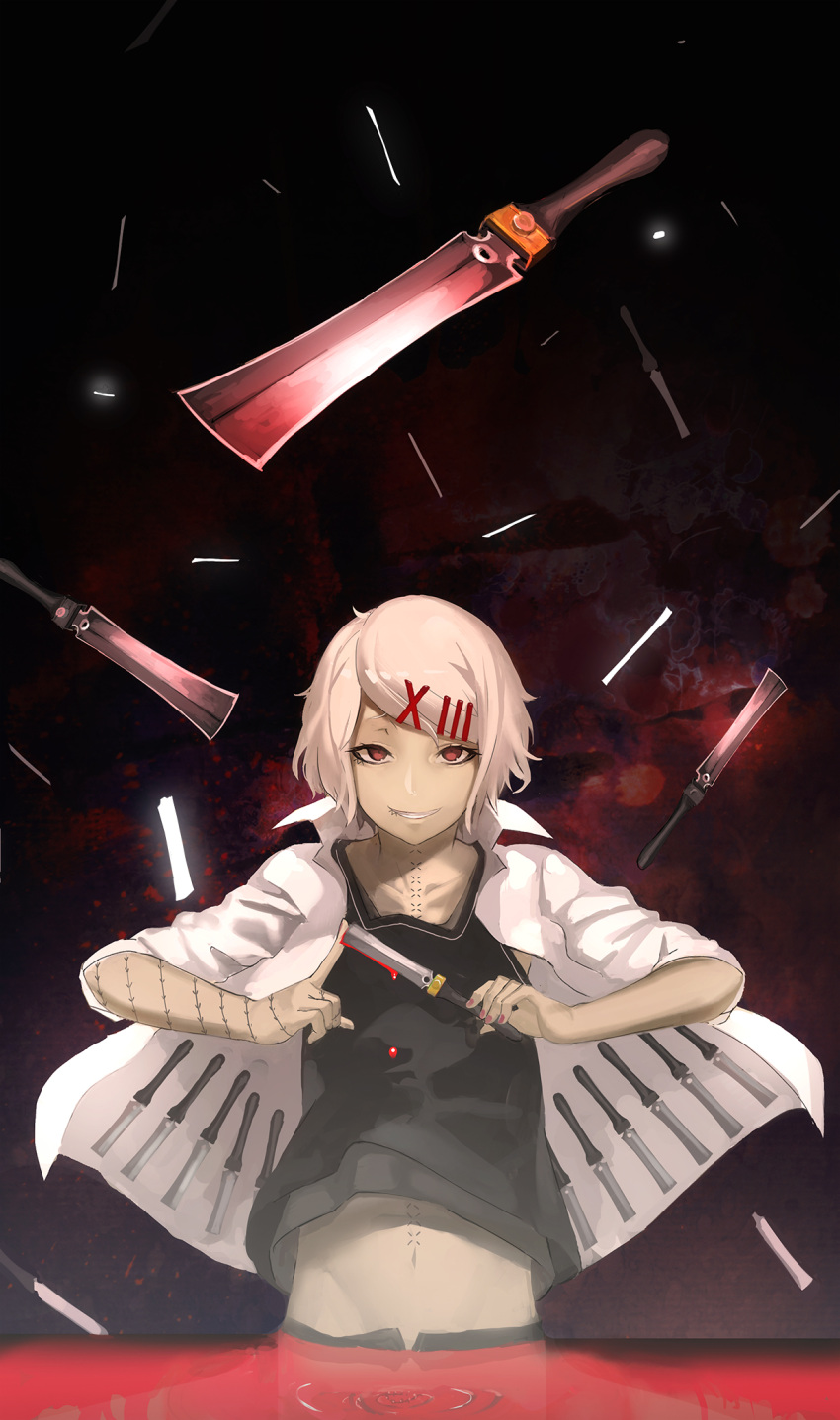 1boy black_shirt ccaw grin highres holding holding_knife knife looking_at_viewer midriff navel red_eyes shirt short_hair silver_hair smile solo suzuya_juuzou tokyo_ghoul