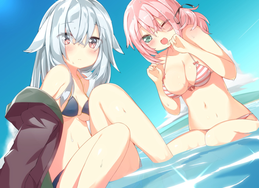 2girls bikini blush breasts cleavage grey_hair green_eyes hoodie kamioka_shun'ya multiple_girls original pink_eyes pink_hair swimsuit wet wink