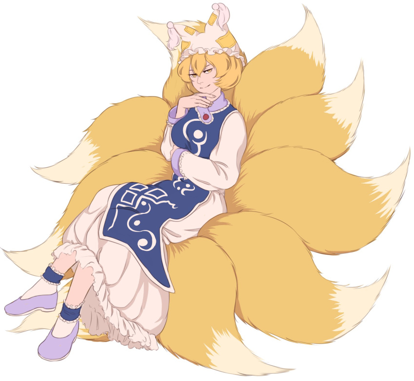 1girl blonde_hair fox_tail hair_between_eyes hand_on_own_chin hat highres lavender_shoes long_sleeves looking_at_viewer mefomefo multiple_tails pillow_hat short_hair simple_background sitting sitting_on_tail slit_pupils smile smug solo tabard tail touhou white_background white_hat yakumo_ran yellow_eyes
