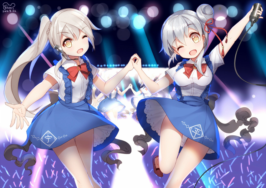 2girls ;d bison_cangshu blue_skirt bow breasts concert crowd glowstick grey_hair hair_ribbon hand_holding headset long_hair looking_at_viewer medium_breasts microphone multiple_girls ning_hai_(zhan_jian_shao_nyu) one_eye_closed open_mouth petticoat ping_hai_(zhan_jian_shao_nyu) ribbon side_bun side_ponytail skirt smile spotlight suspender_skirt suspenders yellow_eyes zhan_jian_shao_nyu