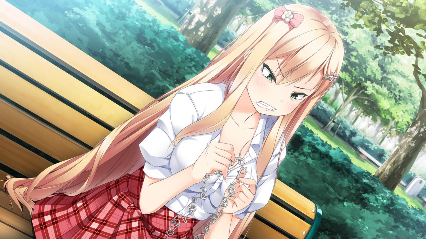 1girl angry ano_ko_wa_ore_kara_hanarenai bench blonde_hair blush bow broken broken_chain bush chains checkered checkered_skirt clenched_teeth day dutch_angle ears eyebrows eyebrows_visible_through_hair fingernails fingers flower focused fringe game_cg green_eyes hair_bow hair_flower hair_ornament hands highres holding jewelry long_hair naruse_manami_(ano_ko_wa_ore_kara_hanarenai) necklace outdoors park park_bench red_skirt repairing school_uniform shirt sitting sitting_on_object skirt solo teeth trash_can tree upper_body usume_shirou white_shirt wood