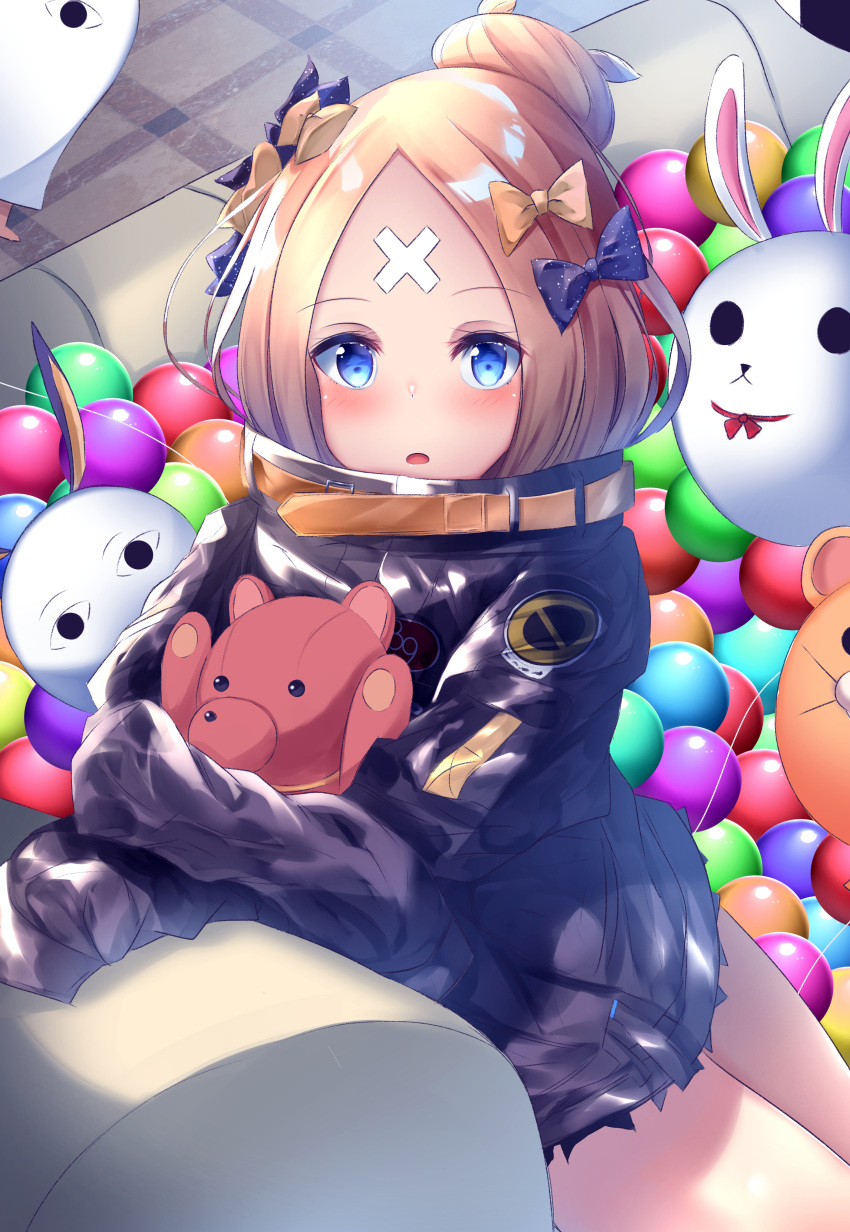 1girl abigail_williams_(fate/grand_order) absurdres ball bangs black_bow black_hat black_jacket blonde_hair blue_eyes blush bow commentary_request couch fate/grand_order fate_(series) haggy hair_bow hair_bun hat highres jacket long_hair long_sleeves looking_at_viewer medjed object_hug orange_bow panko_(drive_co) parted_bangs parted_lips polka_dot polka_dot_bow sitting sleeves_past_fingers sleeves_past_wrists solo_focus stuffed_animal stuffed_toy suisen-21 teddy_bear