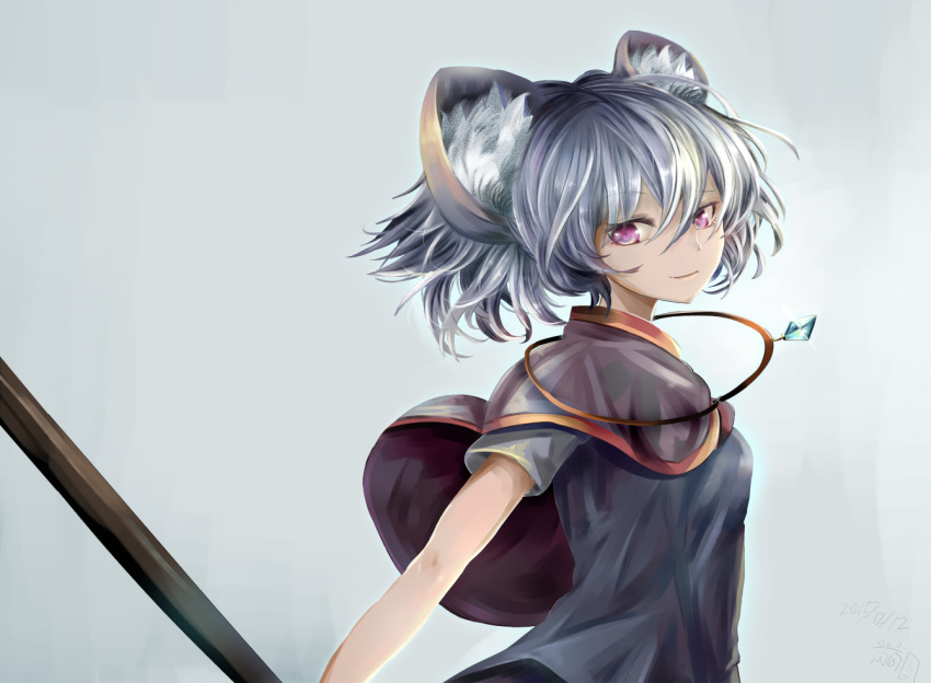 1girl animal_ears capelet dowsing_rod grey_shirt houdukixx jewelry looking_at_viewer mouse_ears nazrin pendant pink_eyes shirt short_sleeves silver_hair smile solo touhou upper_body