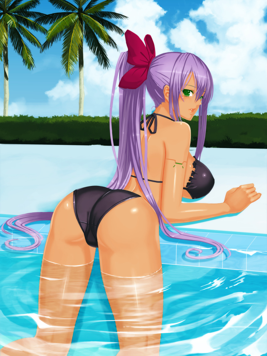 1girl ass bikini black_bikini border_break borrowed_character bow breasts character_request commentary_request daglasses dark_skin green_eyes hair_bow highres large_breasts lips looking_at_viewer looking_back palm_tree parted_lips personification ponytail pool swimsuit tree water