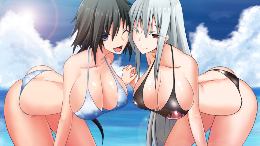 2girls ass bare_arms bare_legs bare_shoulders bent_over black_bikini black_hair breasts butt_crack cleavage clouds game_cg grey_hair hand_holding happy highres huge_breasts large_breasts leaning_forward legs long_hair looking_at_viewer mae multiple_girls ocean one_eye_closed open_mouth outdoors red_eyes sengo_muramasa:_ken_no_gaika silver_hair sky smile sun sunlight thighs thong violet_eyes water white_bikini wink