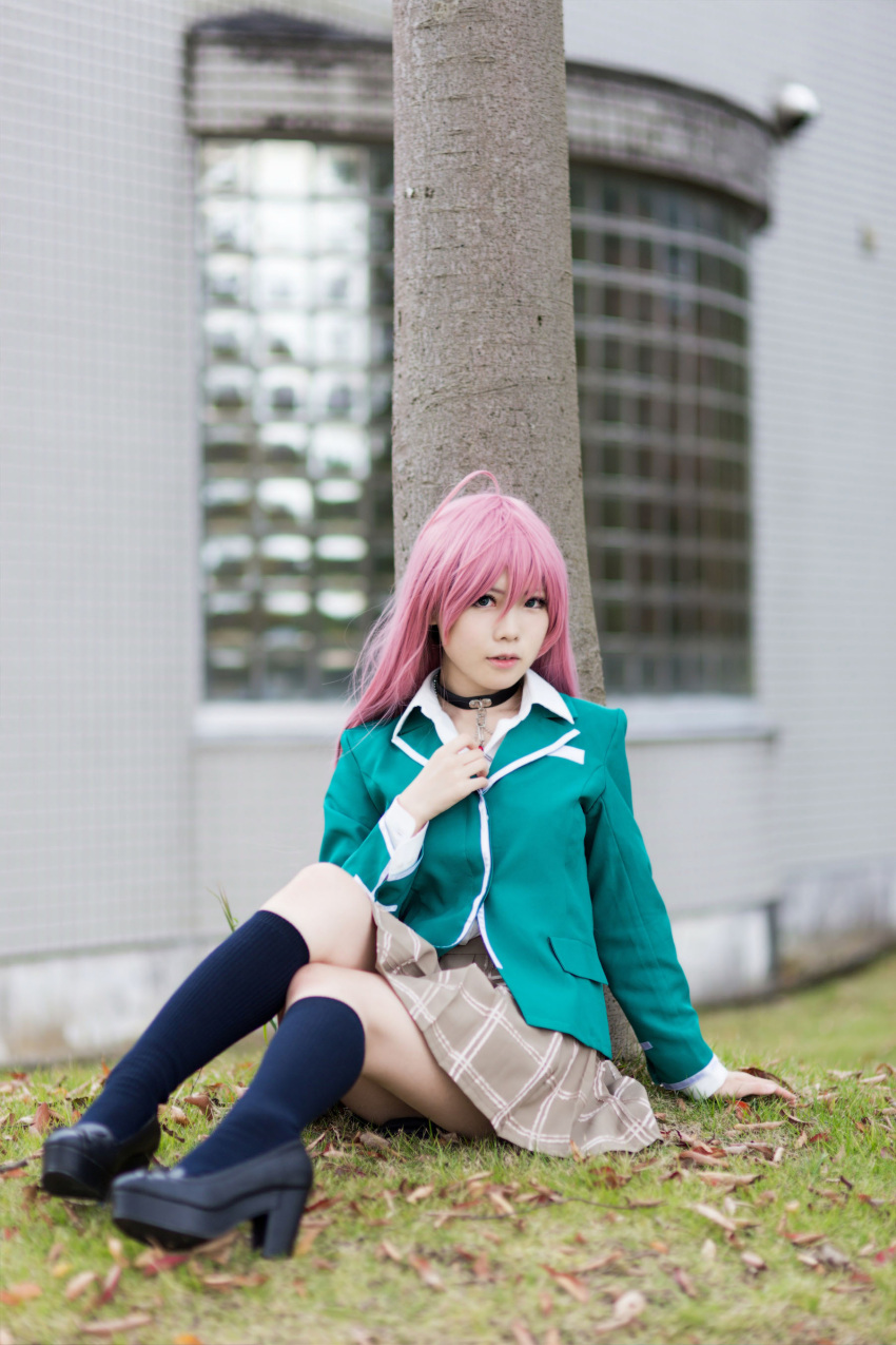 1girl akashiya_moka akashiya_moka_(cosplay) cosplay legs photo pink_hair rosario+vampire school_uniform solo thighs