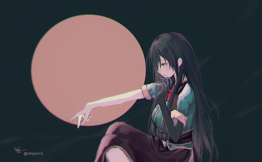 1girl bangs banned_artist black_gloves black_hair black_skirt blush breasts chikuma_(kancolle) elbow_gloves from_side gloves highres kantai_collection long_hair one-hour_drawing_challenge pelvic_curtain profile red_neckwear remodel_(kantai_collection) short_sleeves side_slit signature simple_background single_elbow_glove single_glove skirt solo tsunano_(koi_pink) twitter_username two-tone_background yellow_eyes