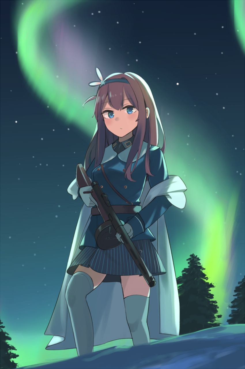 1girl aurora bangs belt blue_eyes blue_jacket blue_skirt breasts cloak cloak_pull closed_mouth eyebrows_visible_through_hair girls_frontline gloves gun hairband highres hinami047 holding holding_weapon jacket light_brown_hair long_hair looking_at_viewer sidelocks skirt sky small_breasts snow solo standing star_(sky) starry_sky striped striped_skirt submachine_gun suomi_(girls'_frontline) suomi_kp/-31 thigh-highs weapon white_cloak white_gloves white_legwear winter zettai_ryouiki