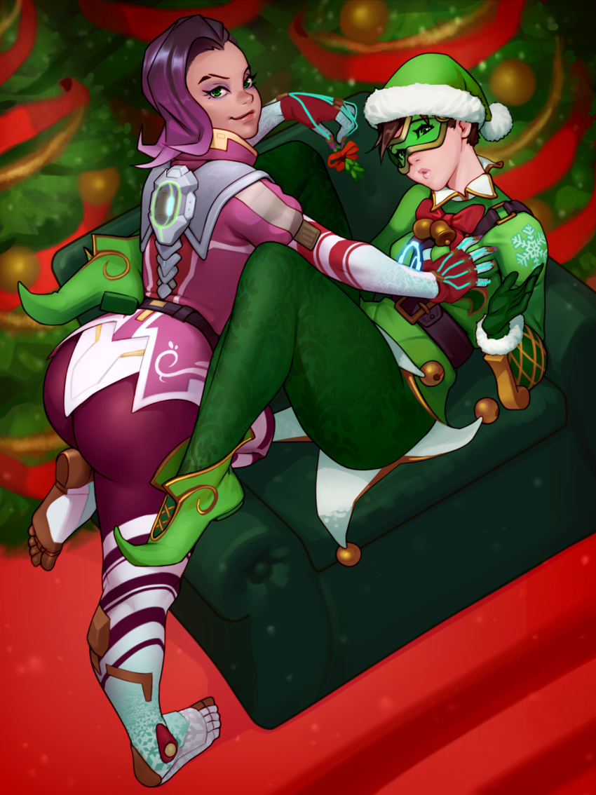 2girls alternate_costume ass breast_grab christmas christmas_tree couch goggles grabbing hat highres jingle_tracer kyle_(kairunoburogu) looking_at_viewer mistletoe multiple_girls overwatch peppermint_sombra santa_hat sombra_(overwatch) tracer_(overwatch) yuri