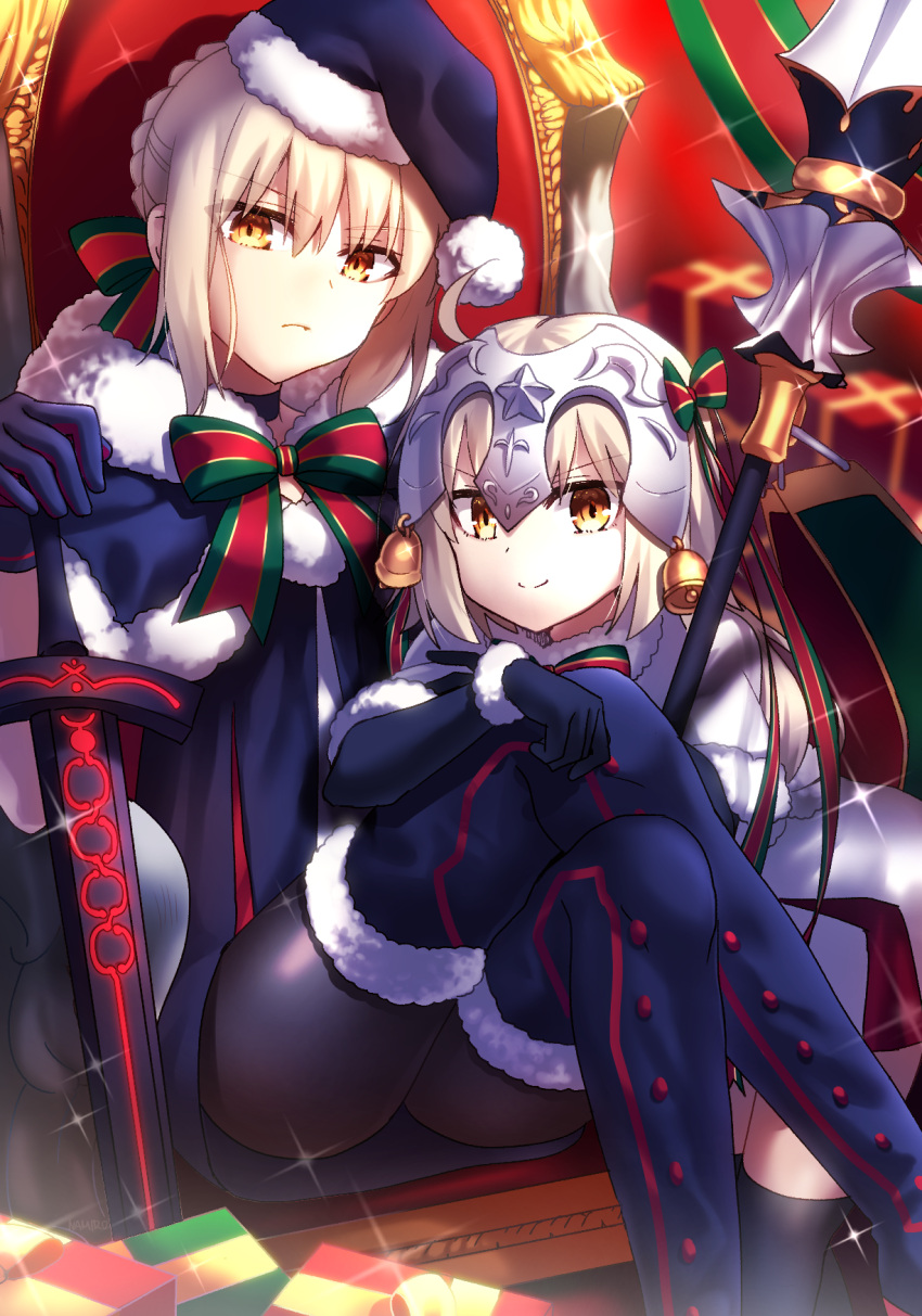 &gt;:( &gt;:) 2girls age_difference ahoge black_dress black_gloves black_legwear blonde_hair bow bowtie capelet closed_mouth dark_excalibur dress elbow_gloves fate/grand_order fate_(series) fur_trim gloves hat headpiece highres holding holding_sword holding_weapon ichiren_namiro jeanne_alter jeanne_alter_(santa_lily)_(fate) legs_crossed looking_at_viewer multiple_girls pantyhose ruler_(fate/apocrypha) saber saber_alter santa_alter santa_costume santa_hat sitting smile sparkle striped striped_bow striped_bowtie sword thigh-highs throne weapon yellow_eyes