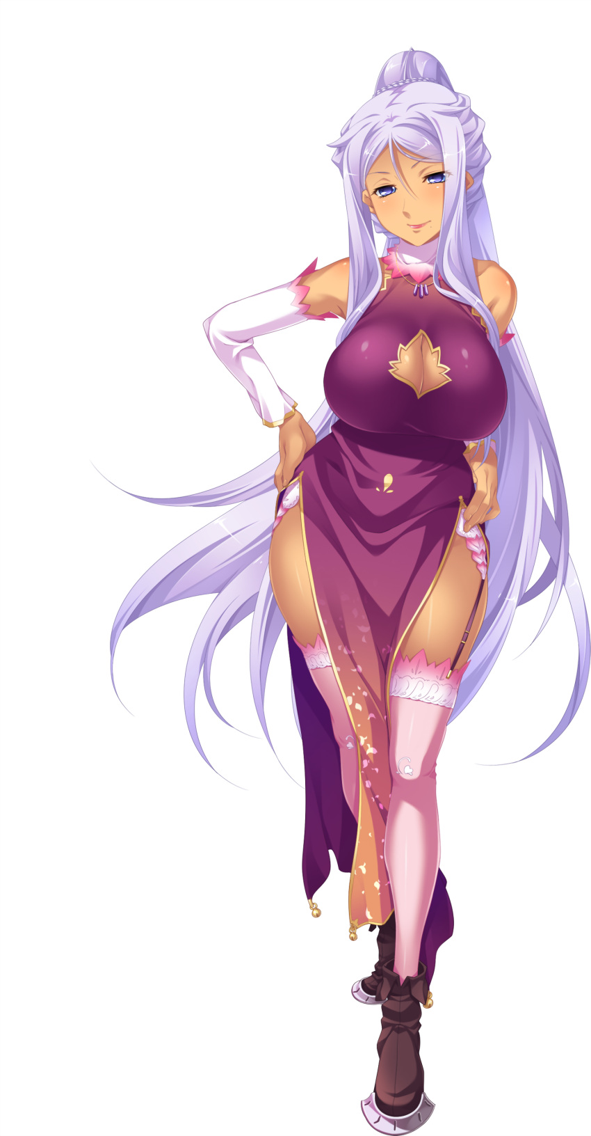 1girl absurdres artist_request blue_eyes boots breasts china_dress chinese_clothes cleavage cleavage_cutout dark_skin detached_sleeves dress female full_body hands_on_hips highres koihime_musou kougai large_breasts lavender_hair long_hair looking_at_viewer mole mole_under_mouth official_art pelvic_curtain ponytail sidelocks silver_hair simple_background sleeveless smile solo standing thigh-highs transparent_background very_long_hair
