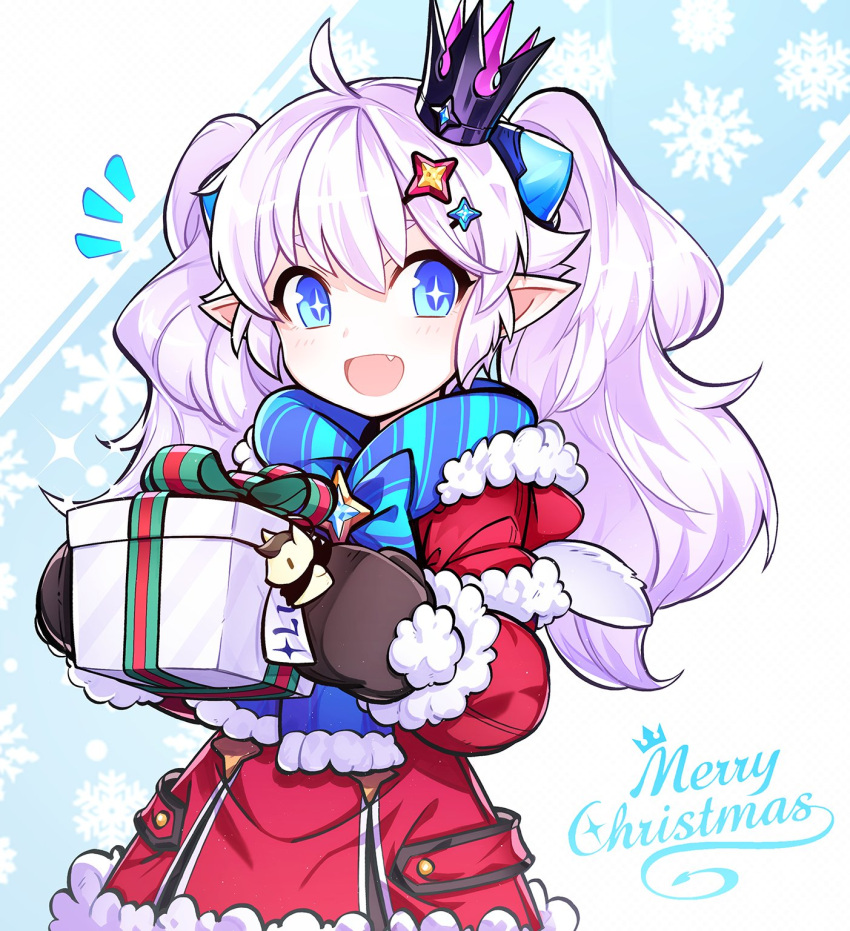 +_+ /\/\/\ 1girl ahoge alternate_costume bangs blue_eyes blue_scarf blush box brown_gloves christmas crown demon_power_(elsword) elsword fang fur_trim gift gift_box gloves highres holding holding_gift hwansang lavender_hair long_hair luciela_r._sourcream merry_christmas mini_crown open_mouth pointy_ears santa_costume scarf smile solo symbol-shaped_pupils twintails upper_body