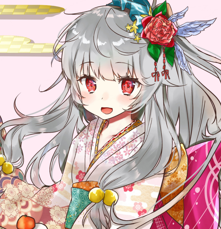 1girl :d bangs beads blush bow breasts close-up eyebrows_visible_through_hair floral_print flower grey_hair hair_beads hair_flower hair_ornament highres hoshimiya_nazuna japanese_clothes kimono large_bow long_hair looking_at_viewer obi one_side_up open_mouth original pink_background pink_bow red_eyes red_flower sash silver_hair simple_background small_breasts smile solo upper_body white_kimono