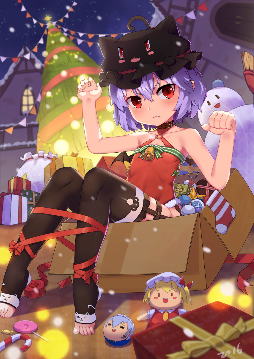 &gt;:3 1girl 2016 :3 absurdres alternate_costume alternate_headwear animal_hat arm_up backlighting bare_arms bare_shoulders bat_wings bell black_hat black_legwear blurry blush blush_stickers bow box buckle building candy candy_cane cardboard_box cat_hat character_doll christmas_tree closed_mouth collar commentary_request dated depth_of_field dog_collar fang_out flandre_scarlet food gift gift_box hat highres house in_box in_container izayoi_sakuya lavender_hair lollipop looking_at_viewer night night_sky outdoors paw_pose red_bow red_eyes red_ribbon remilia_scarlet ribbon sack short_hair sky snowman socks solo star_(sky) starry_sky striped striped_bow taku_michi toeless_legwear toes touhou town village wings yellow_ribbon