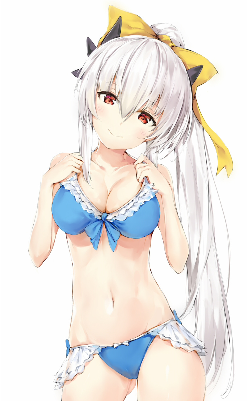 1girl bikini blush bow breasts cleavage cowboy_shot fate/grand_order fate_(series) hair_bow head_tilt highres kiyohime_(fate/grand_order) long_hair looking_at_viewer navel ponytail red_eyes silver_(chenwen) silver_hair simple_background smile solo swimsuit white_background yellow_eyes