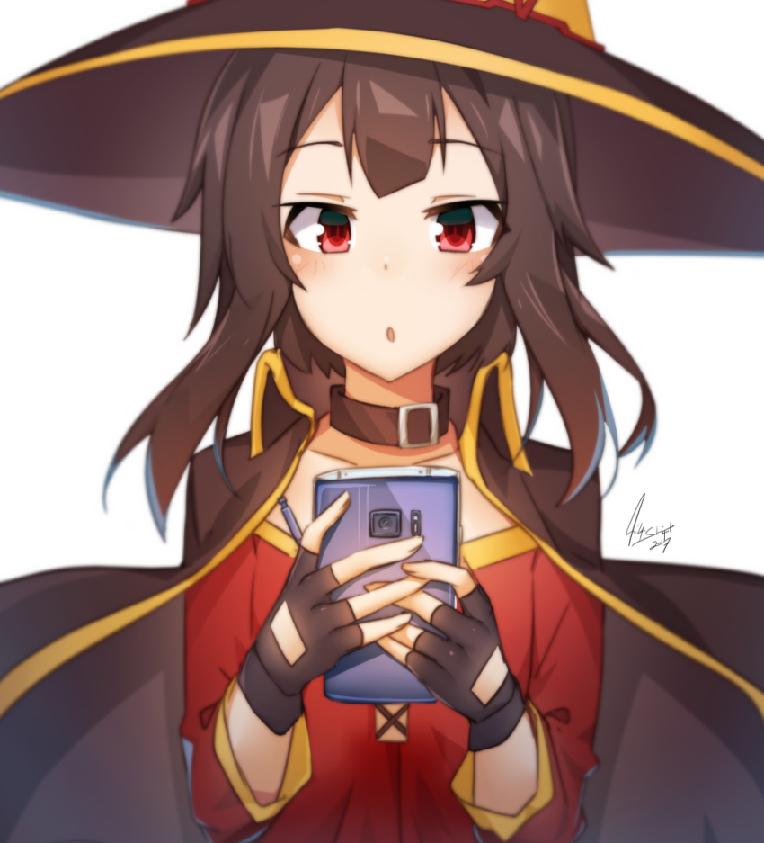 1girl black_hair black_legwear blush cellphone fingerless_gloves gloves hat highres kono_subarashii_sekai_ni_shukufuku_wo! looking_at_viewer megumin phone red_eyes short_hair smartphone smile solo tilt-shift witch_hat